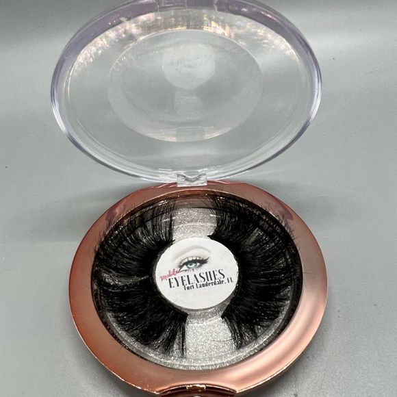 Custom Handmade Classic Eyelash Extensions (Strip) - Picture 3 of 4